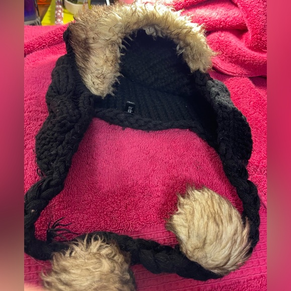 Pre-loved Lane Bryant Knit Lined Trapper Hat & ear muffs. - Picture 2 of 6